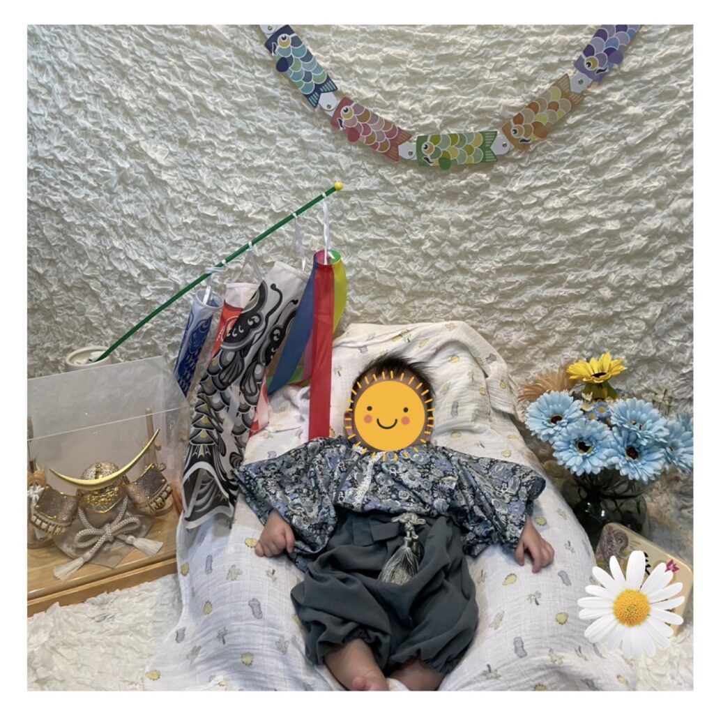兜と鯉のぼりと記念撮影